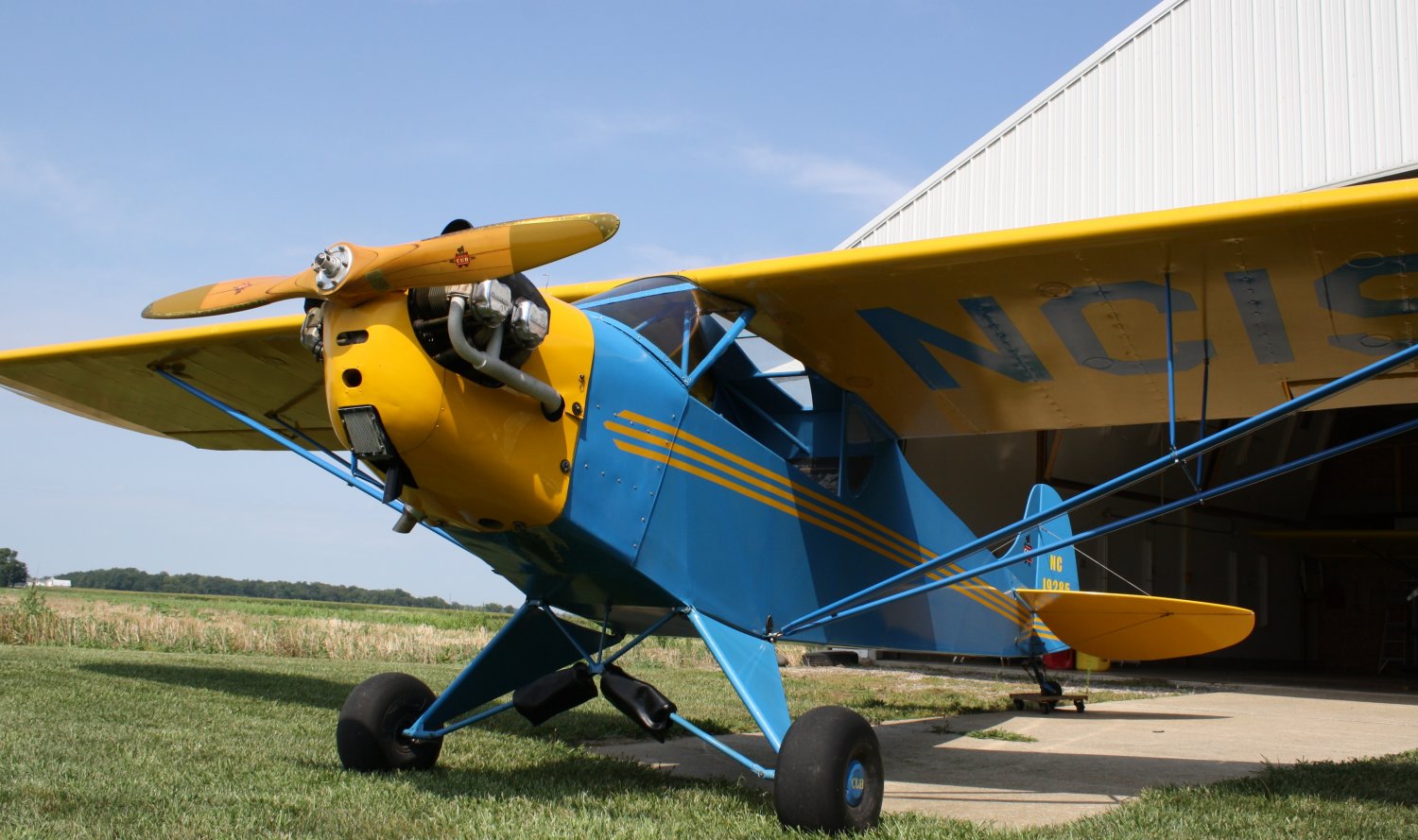 Piper J-2 Cub. 